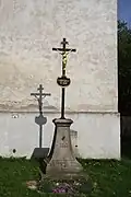 Kříž před kostelem