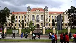 Univerzita (dříve gymnázium)