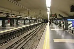 Nástupiště linky 1 ve stanici Cuatro Caminos