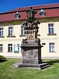 Děčín, Čsl. mládeže, Jan Nepomucký před oblastním muzeem.jpg