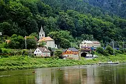 Dolní Žleb s kostelem Nejsvětější Trojice