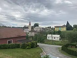 Pohled na střed obce od severu (2024)