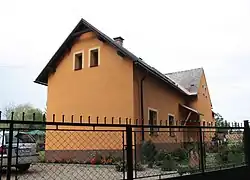 Staniční budova (v roce 2012)