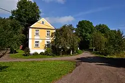 Dům u vjezdu na náves