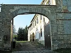Brána do dvora staré usedlosti čp. 4