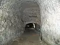 Znak s kladívky a letopočet "1891" v jedné z chodeb