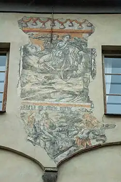 Detaily torza fresek na domě Neumannova 148