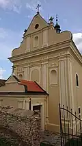 Štít a předsíň