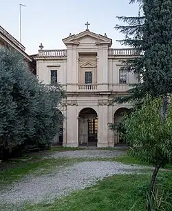 Průčelí kostela