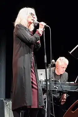 Dagmar Krause a Anthony Moore při vystoupení v roce 2017