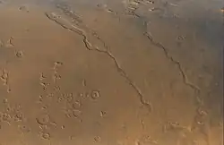 Údolí Dao Vallis (Themis, doplněné barvy)