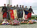 Členové Československé obce legionářské v historických stejnokrojích legionářů z Francie po vzpomínkovém pietním aktu ke Dni ozbrojených sil, 30. června 2013.