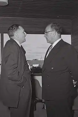 David Horovic a tehdejší ministr financí Levi Eškol, foto z r. 1956