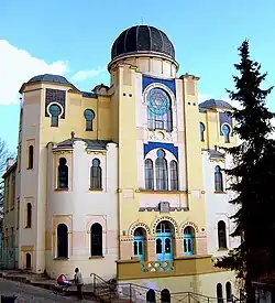 Frontální pohled na synagogu