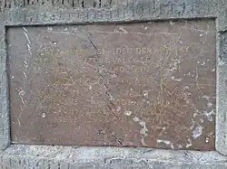 Pamětní deska na zdi zahrady velvyslanectví Litevské republiky (2015)
