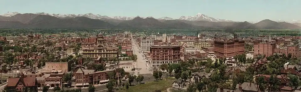 Panorama Denveru okolo roku 1898. Foceno z severozápadu z coloradského státního kapitolu.