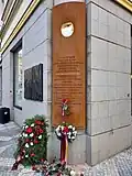 Pamětní deska na jejím rodném domě na Vinohradech