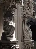 Sošky andělů kamenného pastoforia