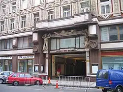 Vstup do divadla v paláci Adria