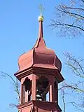 Kaple na návsi - detail sanktusníku