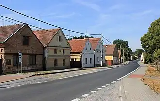 Silnice II/180 ve Vodním Újezdu