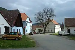 Náves v Dobršíně