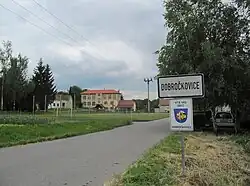 Jediný příjezd do obce