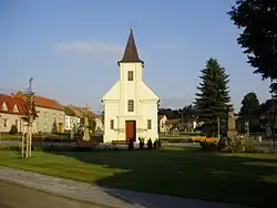 Náves s kaplí