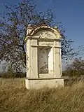 Výklenková kaple při silnici do Bělok
