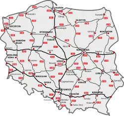 Mapa všech hotových, stavěných i plánovaných úseků dálnic (silně) a rychlostních silnic (slabě)