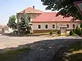 Obecní úřad na návsi pod kostelem