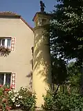 Renesanční boží muka na rohu ulic poblíž fary
