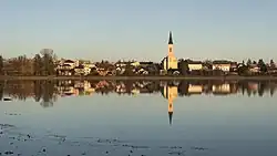 Dolní Benešov v pohledu přes rybník Nezmar