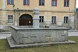 Dolní Dvořiště - Rychnov nad Malší, kašna před č. 33 (5016).jpg