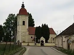 Dolní Slověnice, kostel svatých Mikuláše a Linharta.jpg