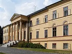 Kaštel v obci