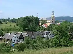 Kostel a tkalcovské domky