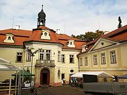 Domousnice, zámek Domousnice.jpg