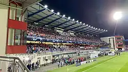 Pohled na hlavní tribunu během zápasu Ligy mistrů s Karabachem (2022)