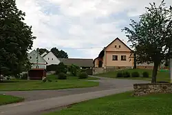 Pohled na část návsi