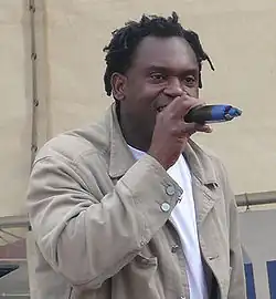 Dr. Alban během koncertu v roce 2005