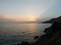 Západ Slunce v Drašnicích, lze vidět pláž Vodice