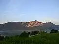 Mondsee a Dračí stěna v brzkém červnovém ránu