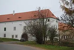 Tvrz ve vsi
