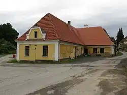 Drahenice, bývalá panská vinopalna čp.75.jpg