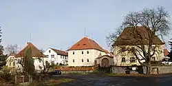 Budovy na návsi