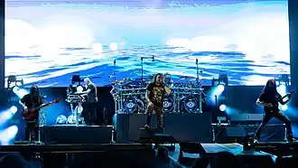 Dream Theater roku 2025. Zleva: John Myung, Jordan Rudess, James LaBrie, Mike Portnoy a John Petrucci.