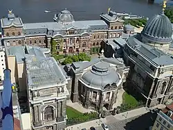 Umělecká akademie na Brühlské terase v pohledu z Frauenkirche