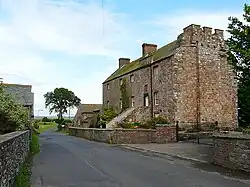 Drumburgh Castle, postavený z kamenů římské pevnosti Hadriánova valu