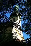 Pohled na věž kostela od severozápadu